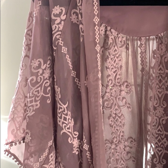 Urban Outfitters lace kimono/cover up - Picture 2 of 2